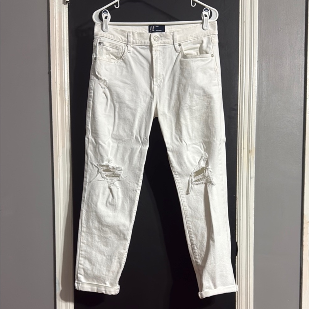 GAP Distressed Girlfriend Midrise Jeans Optic White Size: 8/29 27.5”